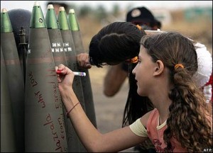 اطفال-الصهاينة-يوقعون-على-قنابل-العدوان
